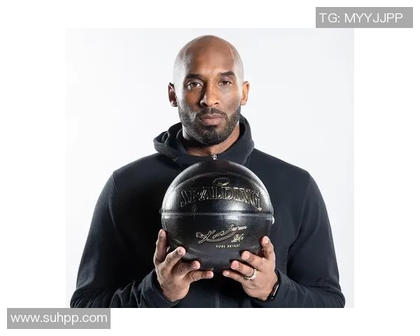 科比与小球迷的篮球梦交汇瞬间,感动与热爱永存心间 科比与小球迷的篮球梦交汇瞬间,感动与热爱永存心间